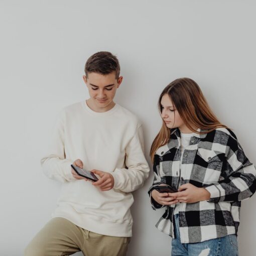 two-teenagers-with-phones